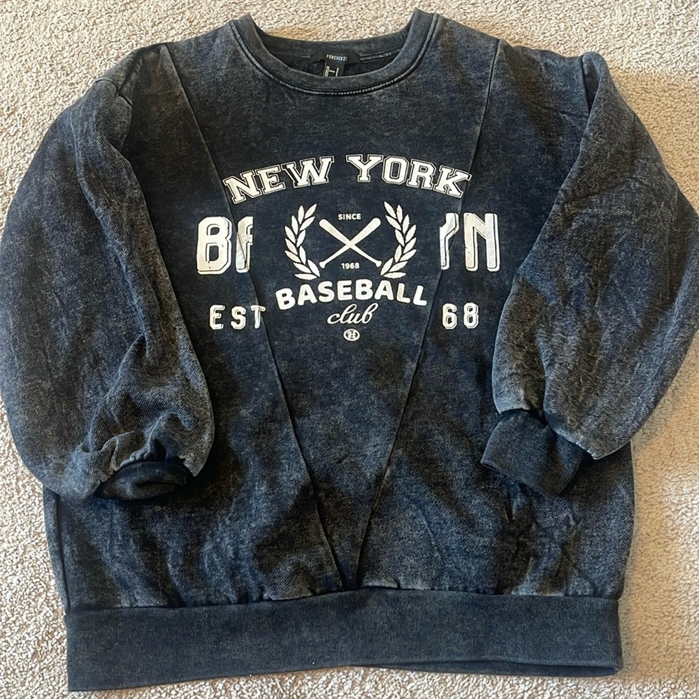 forever 21 crewneck! New York baseball club [Size: S]